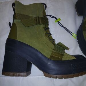 Converse Chuck Taylor ALL STARS green Moss Suede Boots Nwot